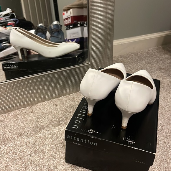 Attention Zoey White Heels - Picture 2 of 3